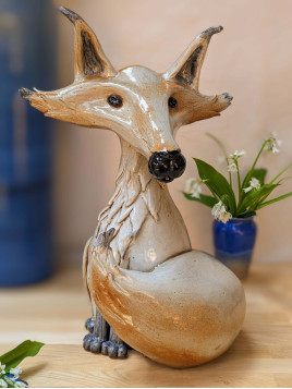Renard modelé à la main
